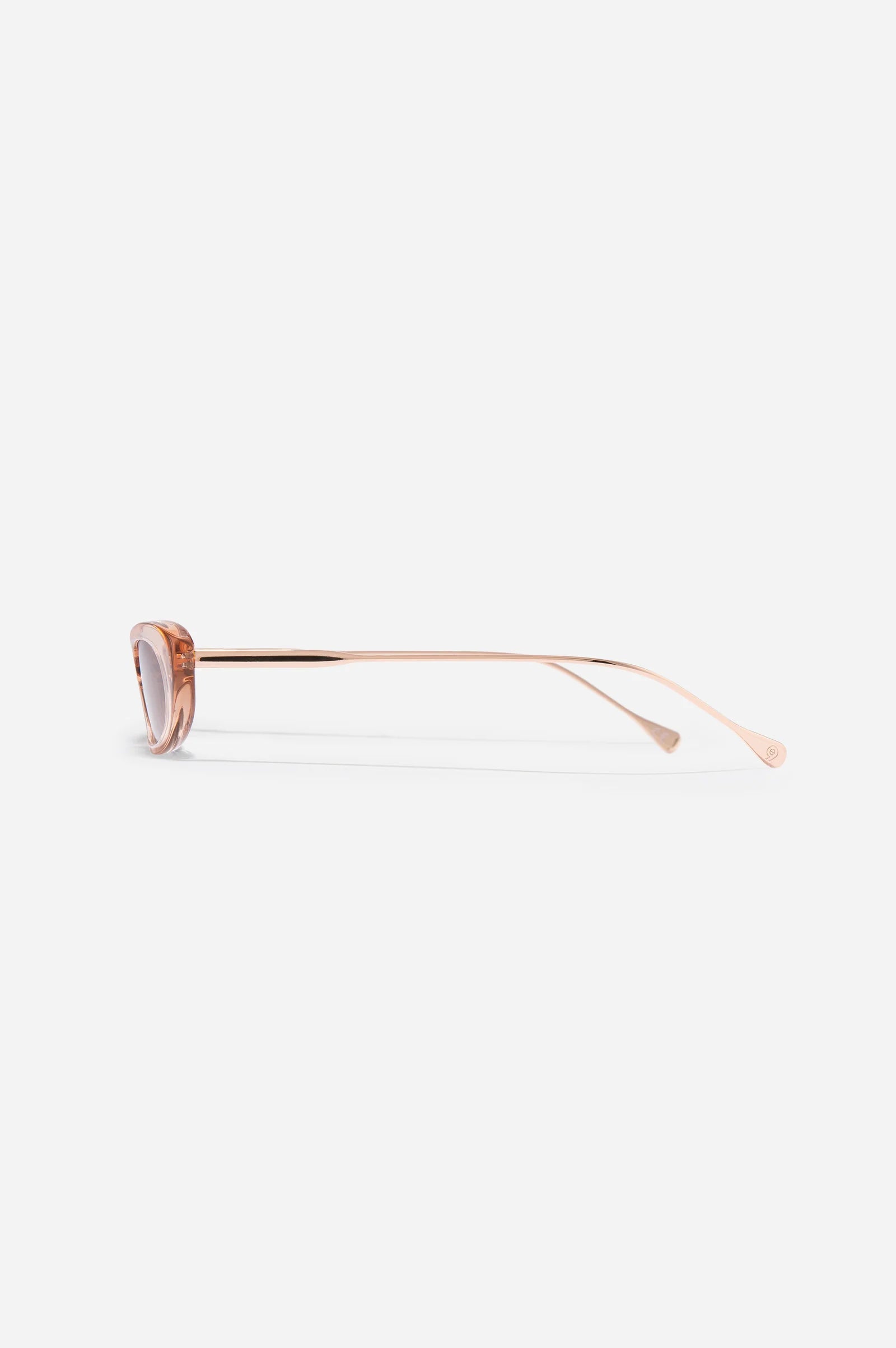 Nine Frames: Lunette so-glam / blush